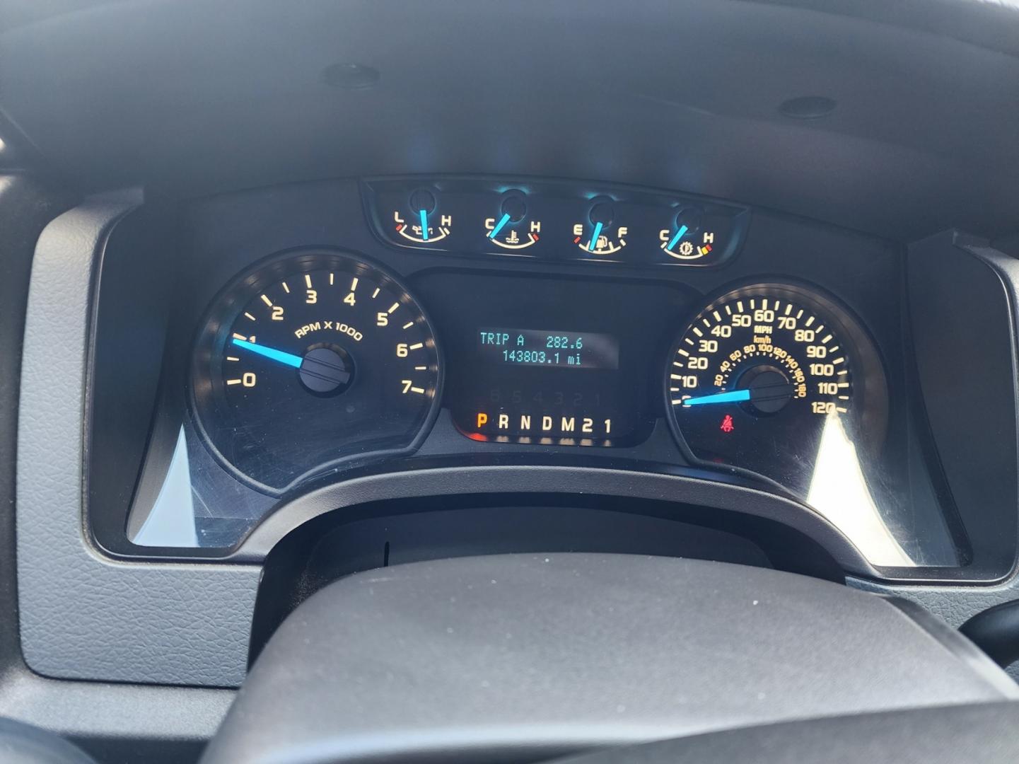 2014 BLACK /Gray Ford F-150 XL 6.5-ft. Bed 2WD (1FTMF1CM0EK) with an 3.7L V6 DOHC 24V engine, 6-Speed Automatic transmission, located at 1221 Madison St., Shelbyville, TN, 37160, (931) 680-9439, 0.000000, 0.000000 - Photo#4